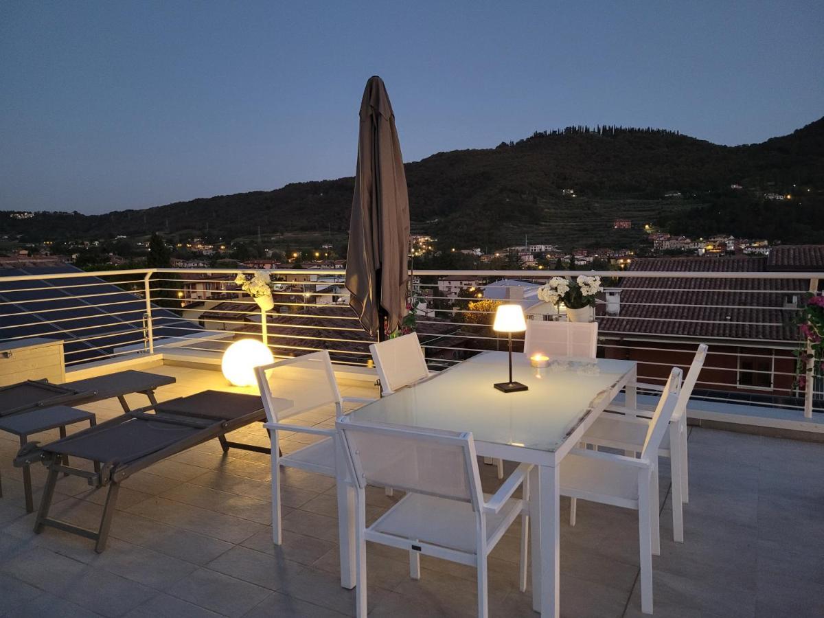 Garda View - Nuovo Appartamento Con Solarium Vista Lago Dış mekan fotoğraf