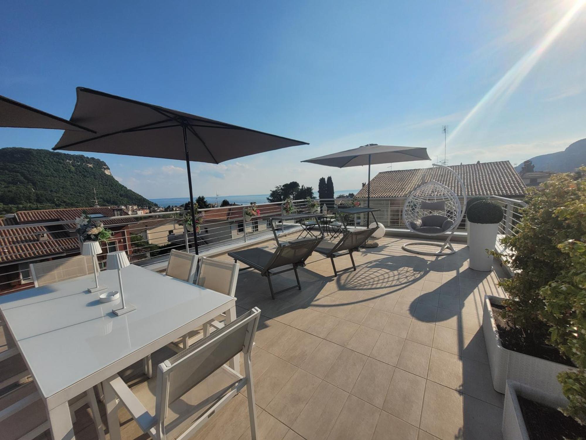 Garda View - Nuovo Appartamento Con Solarium Vista Lago Dış mekan fotoğraf